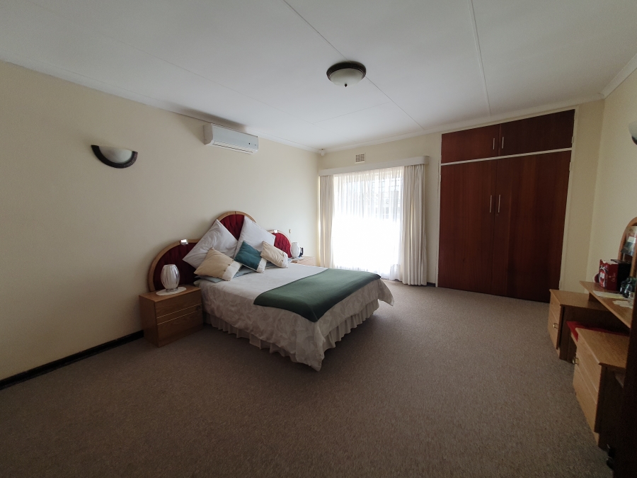 4 Bedroom Property for Sale in Flamingo Park Free State